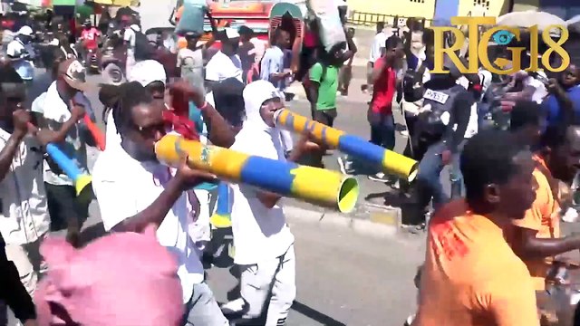 Lapolis kraze ak gaz lakrimojèn manifestasyon Revèy Nasyonal fè pou egzije demisyon pouvwa anplas la