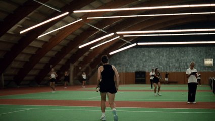 'Julie Keeps Quiet' - Tráiler Oficial