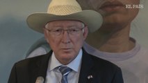 Ken Salazar intenta recomponer la relación bilateral de Estados Unidos con México