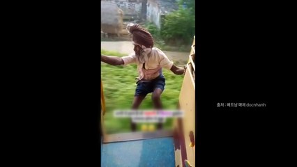 [나우쇼츠] 달리는 기차서 '아찔'...위험천만 묘기에 비난 쇄도 / YTN