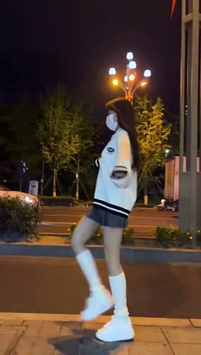 特别火的一句话：健康赛过人民币，快乐胜过当皇帝，莫问世上谁服气，无病无灾排第一。