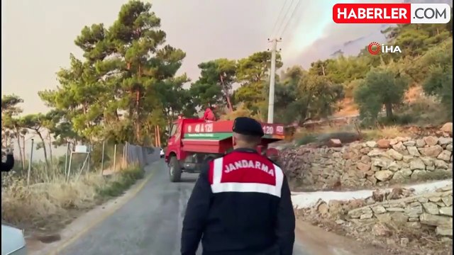Dalaman'da orman yangını rüzgarın etkisiyle büyüdü, alevler bir mahalleye yaklaştı
