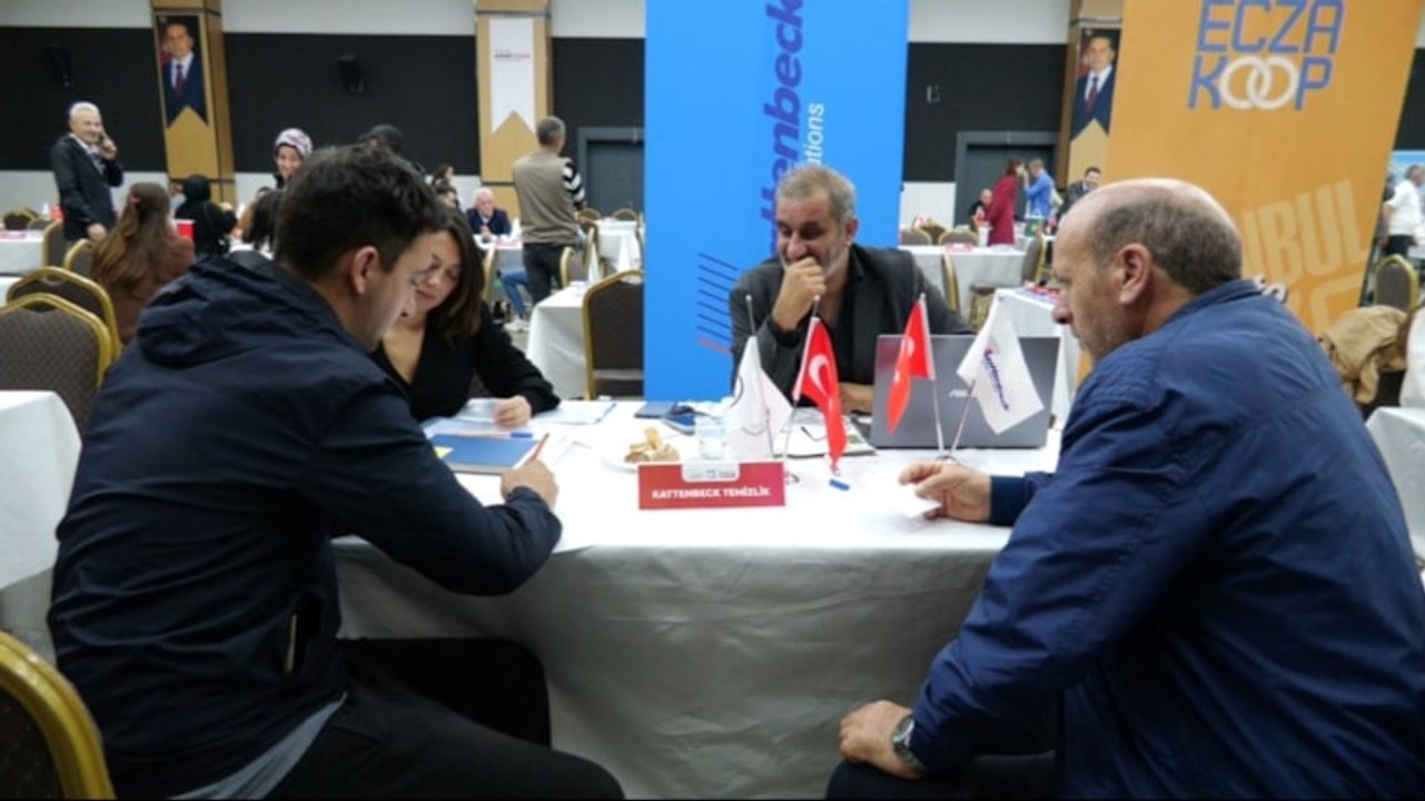 Emekli baba ile oğlu aynı iş kuyruğunda