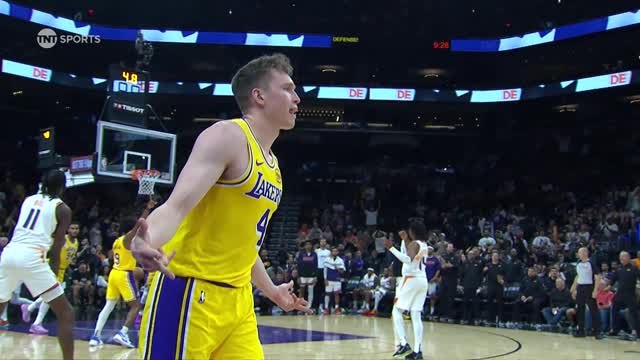 Rookie Dalton Knecht drops 35 in Lakers OT win over Suns