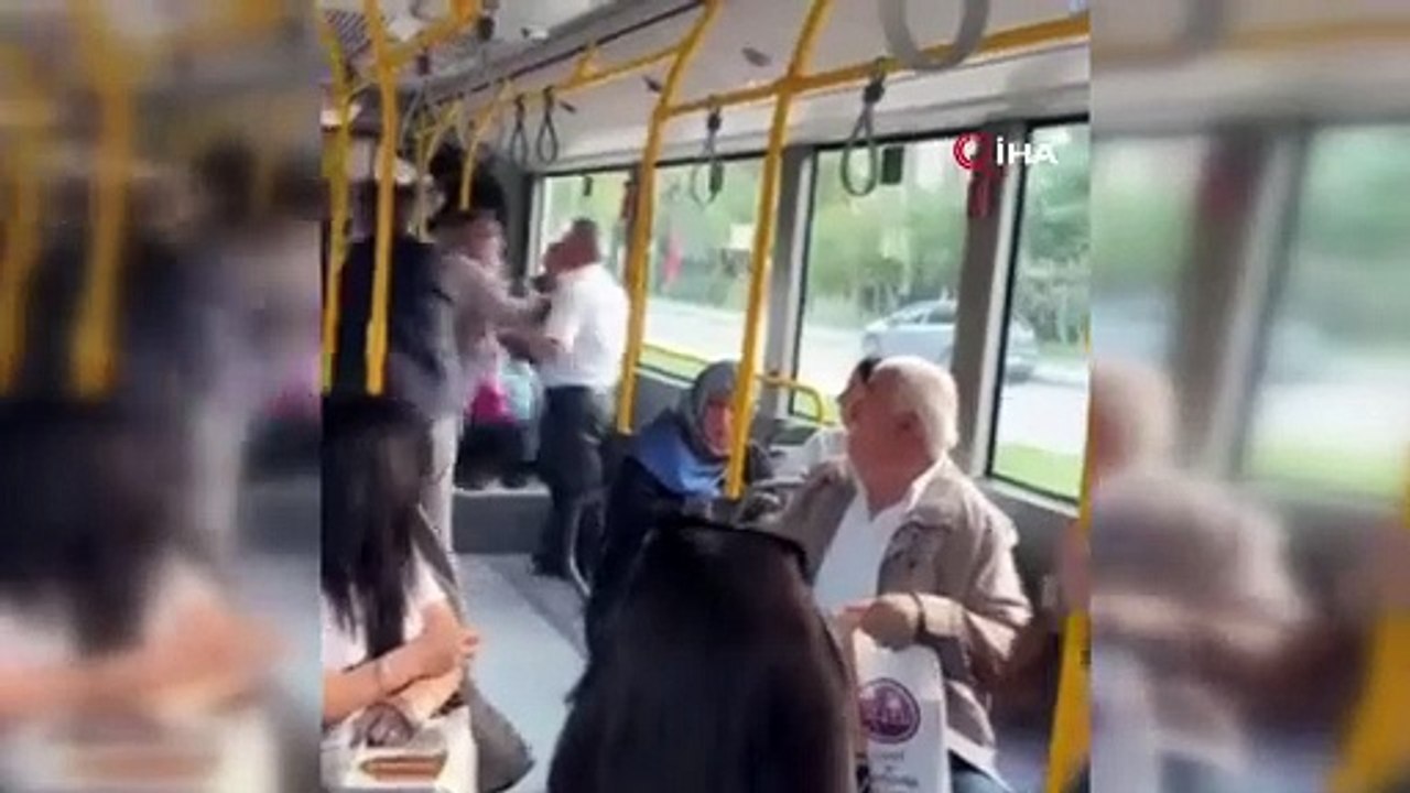 Bursa'da 'Durakta Durmadın' Kavgası! Görüntüler Pes Dedirtti