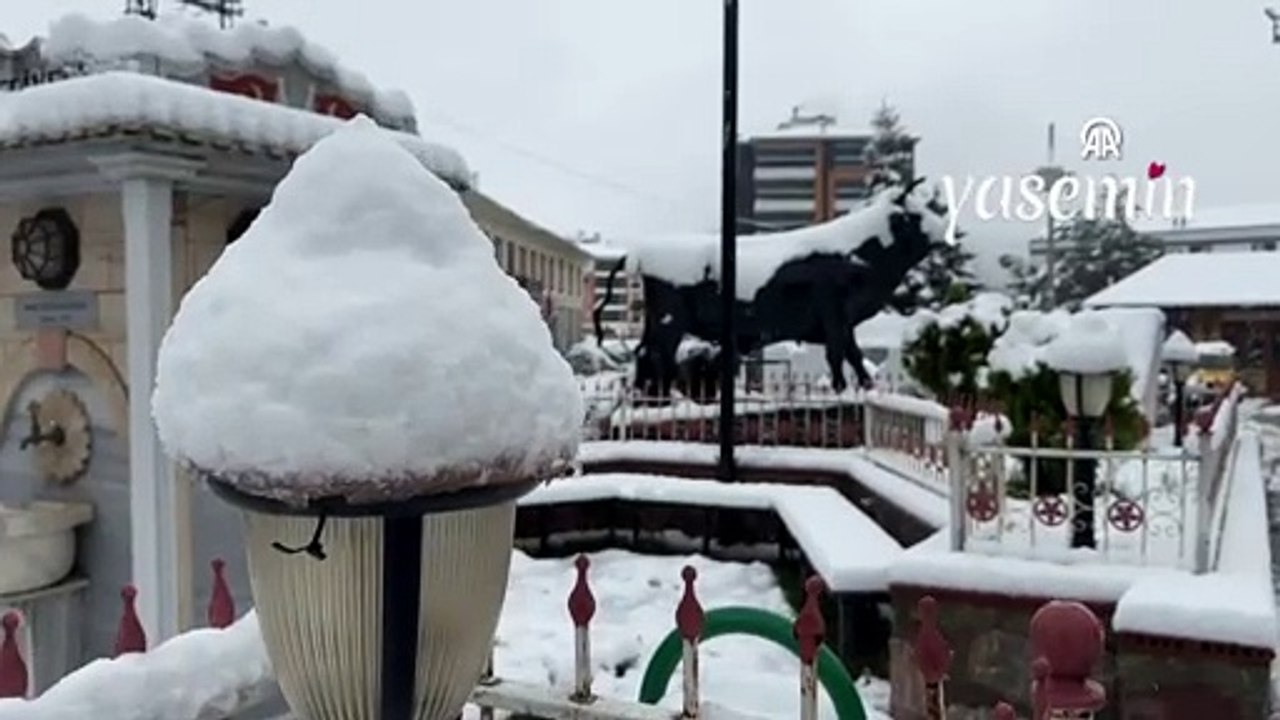 Türkiye'ye beklenen kar geldi! Kastamonu'da kar kalınlığı 10 santimetreye yaklaştı