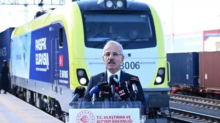 Türkiye’nin ilk özel uluslararası yük treni İstanbul’dan Avrupa’ya uğurlandı
