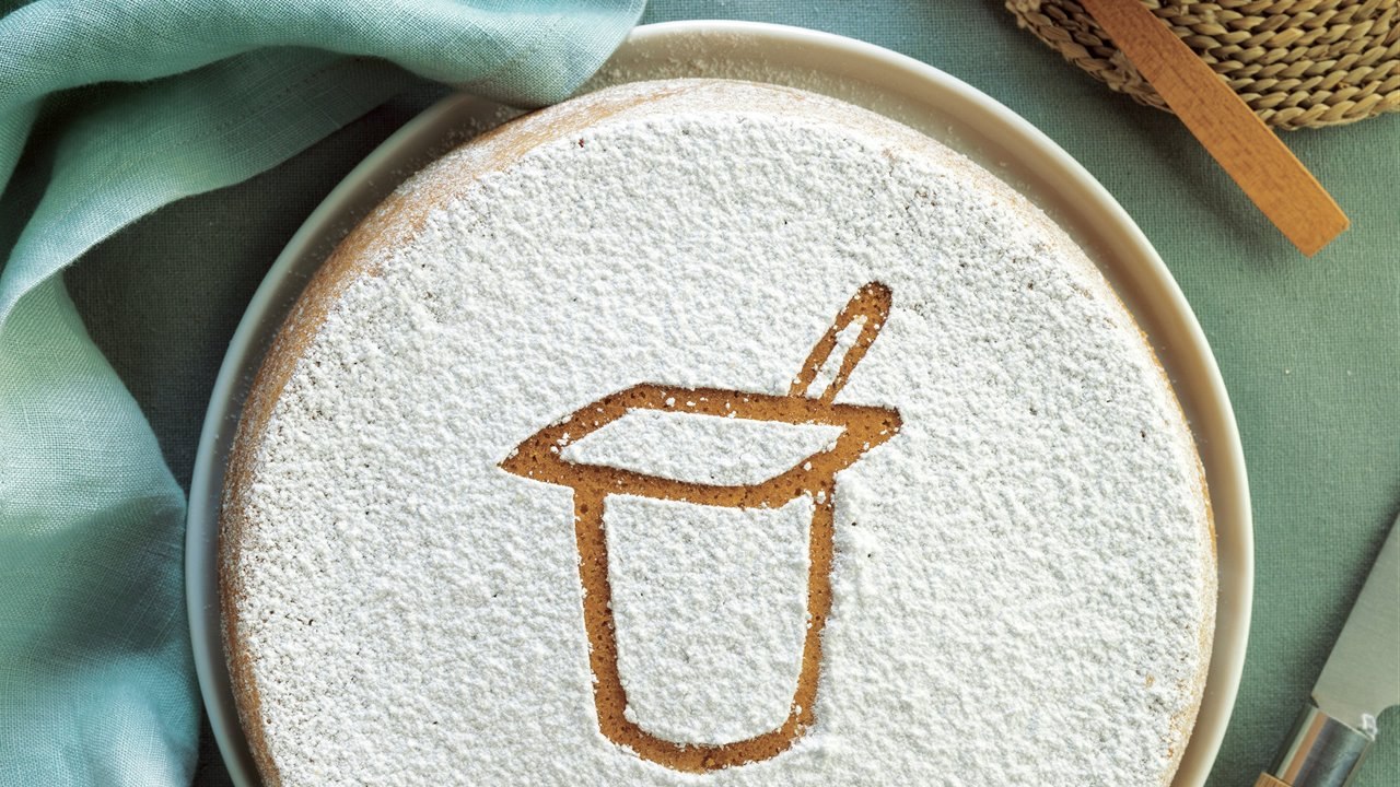 Bizcocho de yogur esponjoso, receta de la abuela - Cocina Fácil