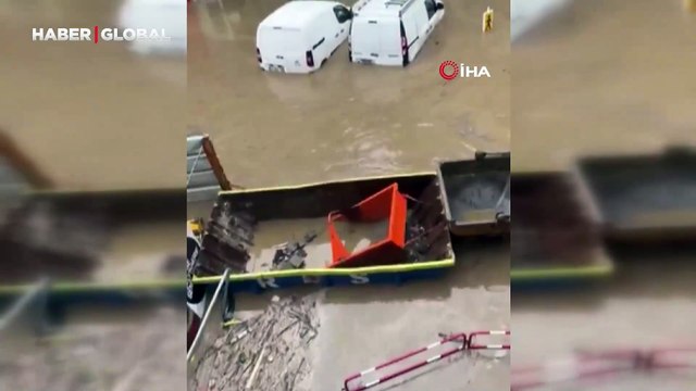 Fransa’da sel: Araçlar sürüklendi, sokaklar sular altında kaldı