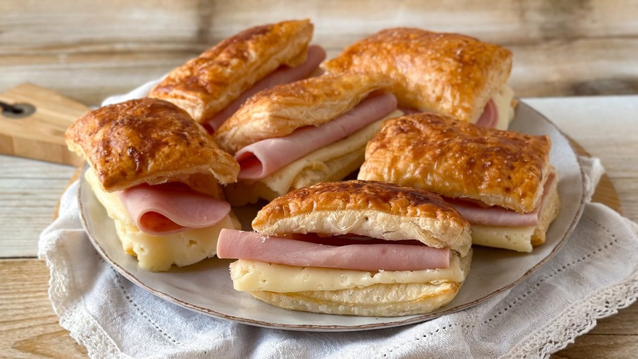 Fosforitos de jamón y queso, los bocaditos crujientes de Argentina, ¡en 15 minutos! - Cocina Fácil