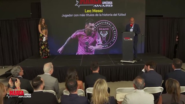 Es imposible superarte : Gallardo (MARCA) entregó el premio de mayor cantidad de títulos de la historia a Messi