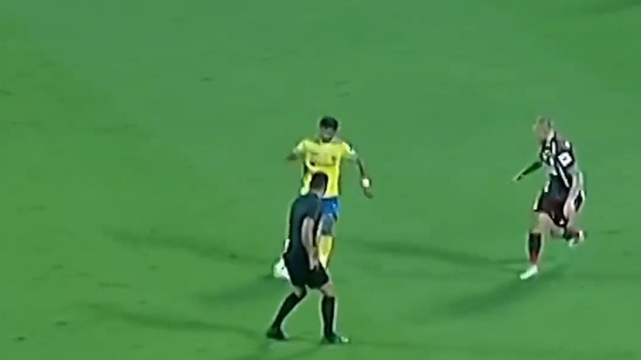 Tunnel all'arbitro! L'avete mai visto? Video Dailymotion