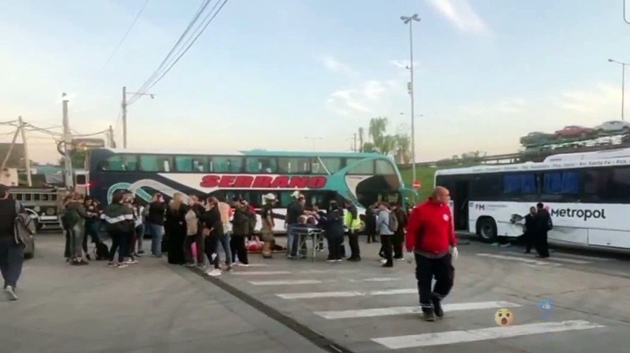 Un colectivo y un micro chocaron en la Panamericana ramal Campana Km 41