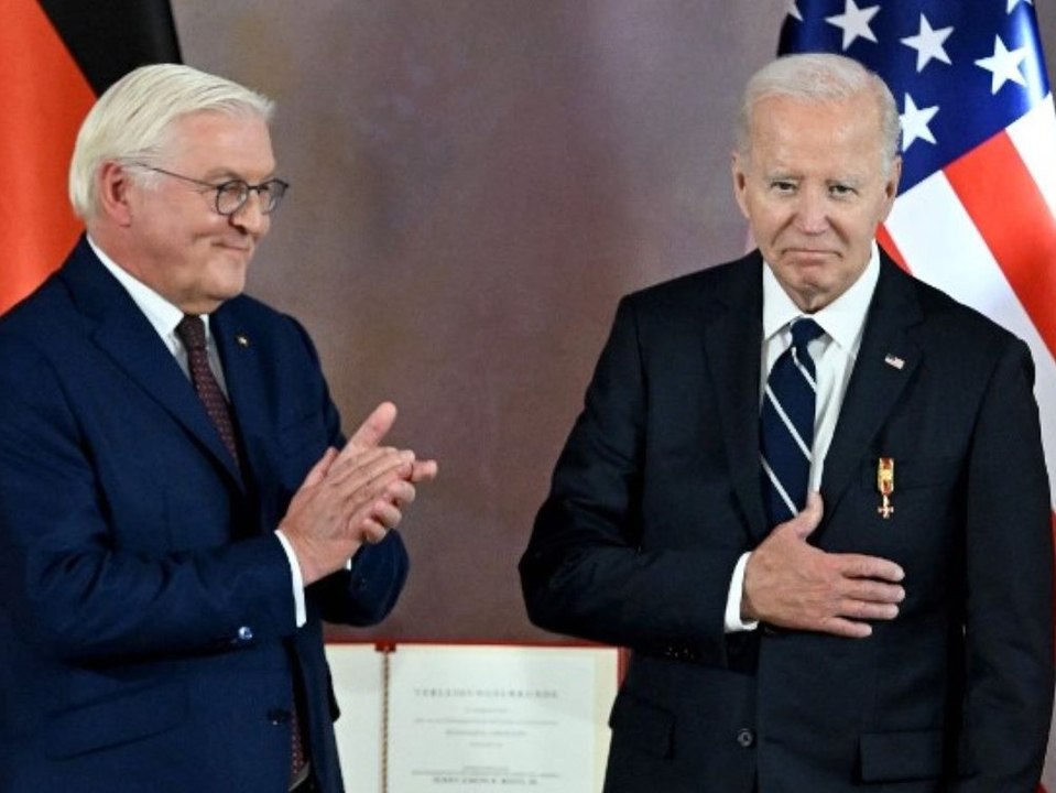 'Leuchtturm der Demokratie': Joe Biden erhält höchste deutsche Ehrung