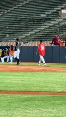 ¡Pítcher de las Águilas del Zulia se compromete en pleno estadio!