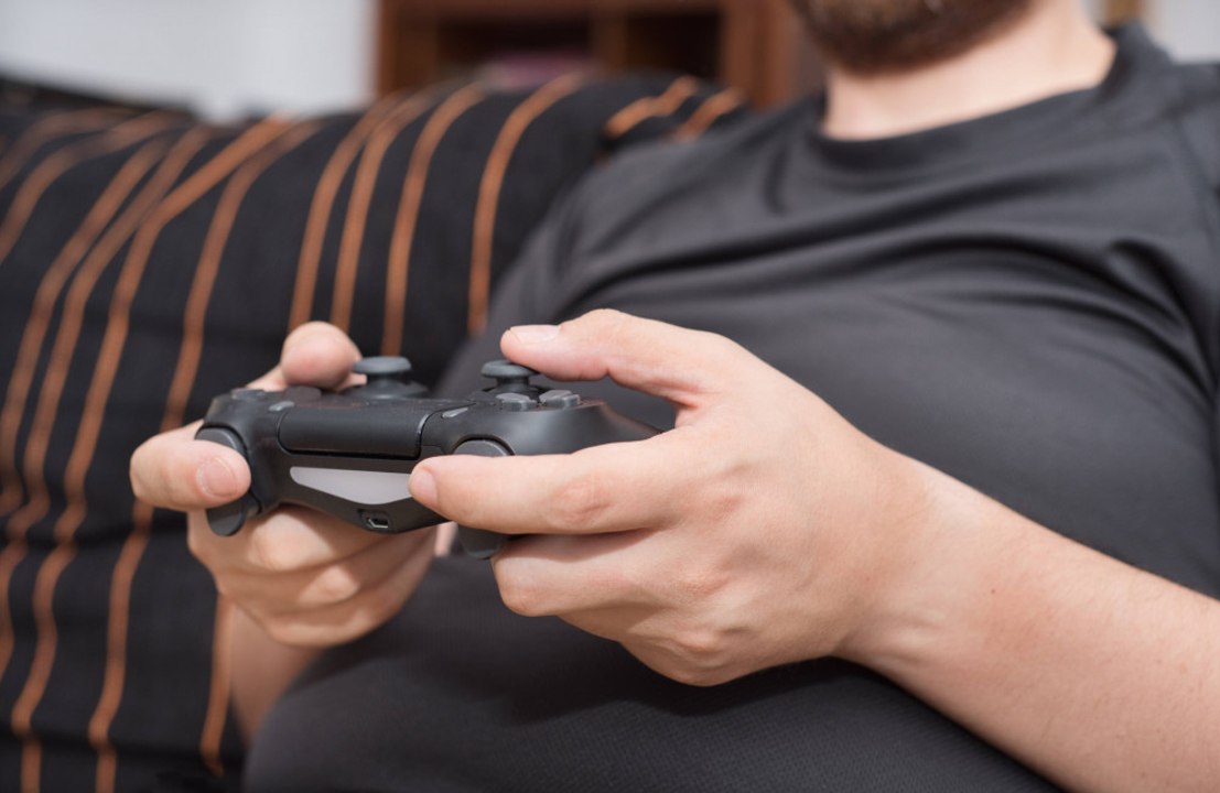 Playing video games makes the brain younger - but exercising does not