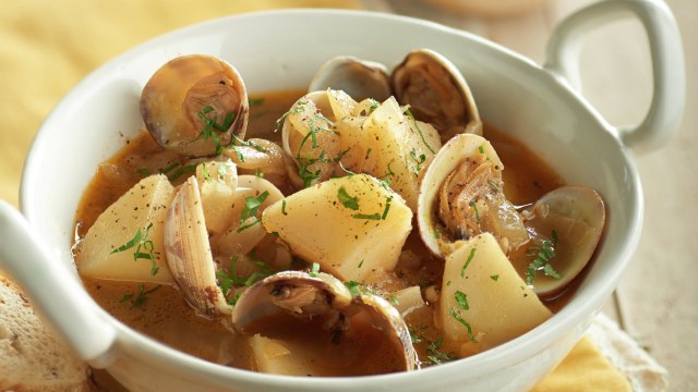 10 recetas de guisos fáciles, los platos de cuchara de la abuela (que siempre triunfan) - Cocina Fácil