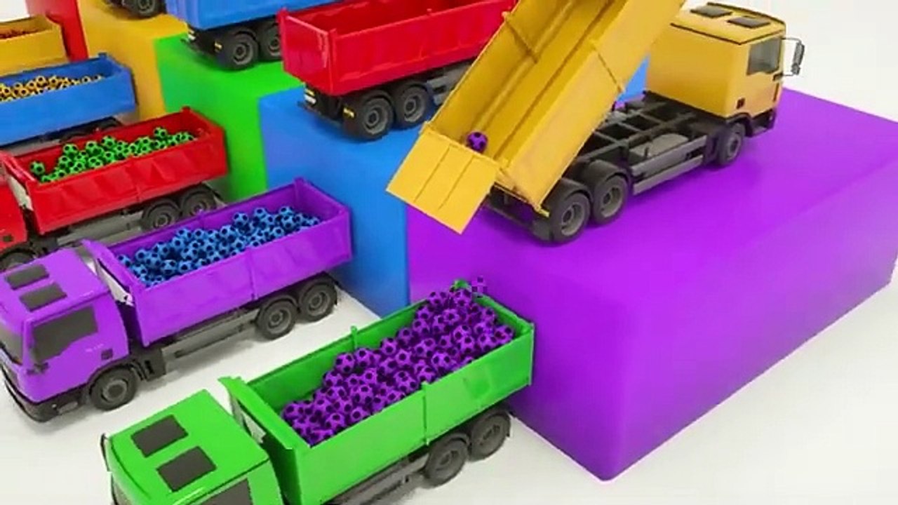 Old MacDonald Songs Soccer balls change the color of the pool Baby