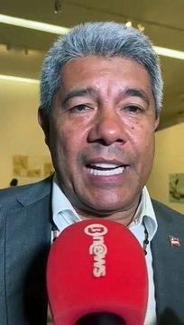 VÍDEO: Jerônimo minimiza azul usado por Lula em comício do PT em Camaçari; assista