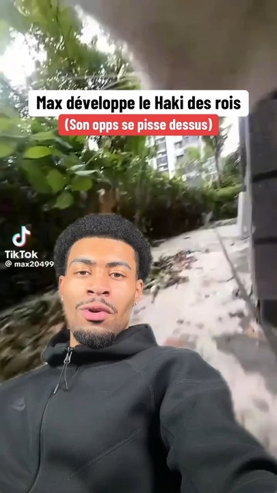 Max terrorise un chat du quartier 