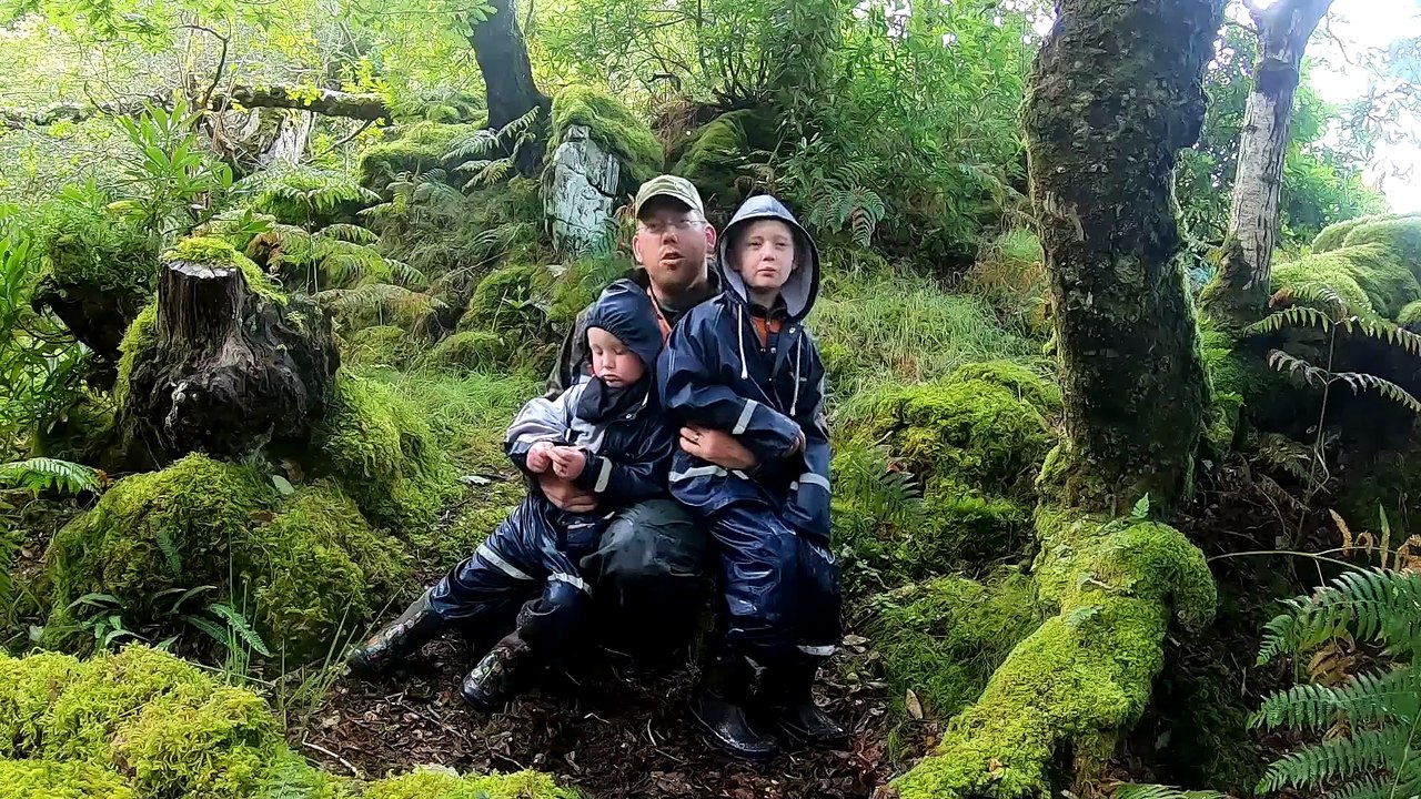 Survival Camping in Primitive Shelters & Coastal Foraging (Scottish