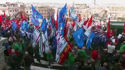 إضراب تاريخي لعمال السيارات في إيطاليا للمطالبة بحماية الوظائف