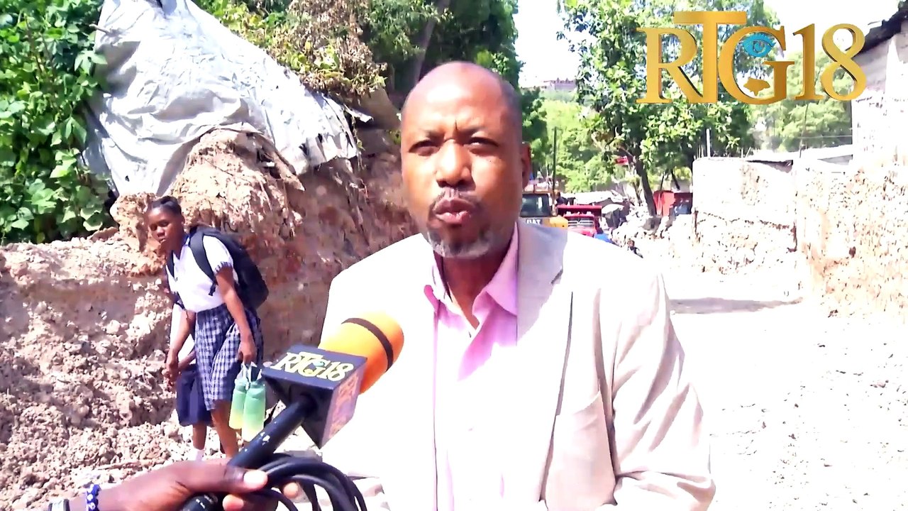 Ministè anviwònman fè yon vizit enspeksyon sou avansman travay kiraj kanal Acra Dezèmit / Petyonvil