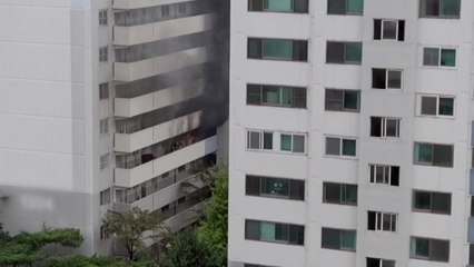 경기 고양 14층짜리 아파트서 불...주민 34명 대피 / YTN