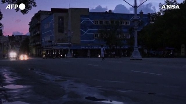 Blackout a Cuba, la vita al buio dell'Avana dopo vari giorni di pioggia