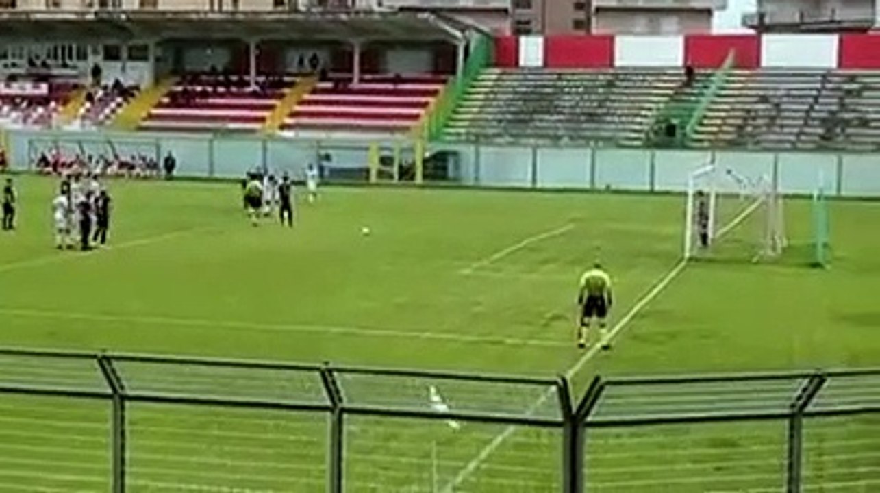 Il rigore che regala la vittoria alla Vastese