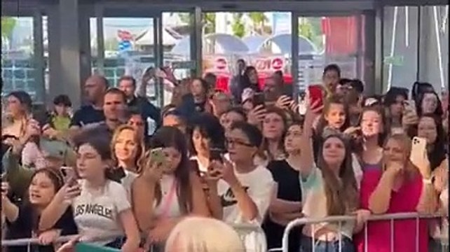 La protagonista di Amici Angelina Mango al Centro d'Abruzzo di San Giovanni Teatino