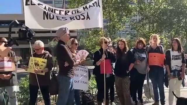 Pacientes de cáncer de mama se manifiestan: El cáncer no es rosa