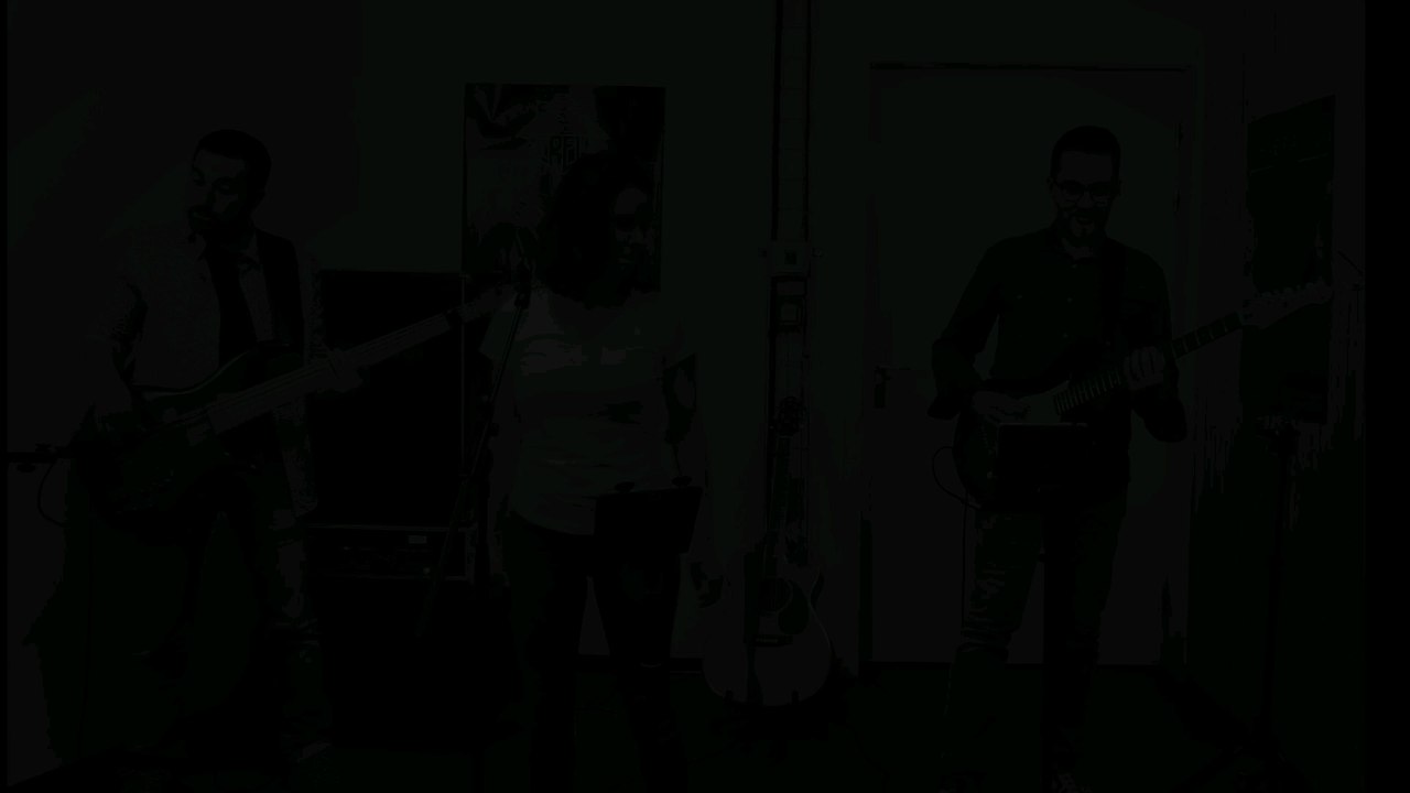 Comme promis, voici un échantillon de notre répertoire pop/rock en vidéo. N'hésitez pas à en parler autour de vous, partager/liker .A très bientôt en live.