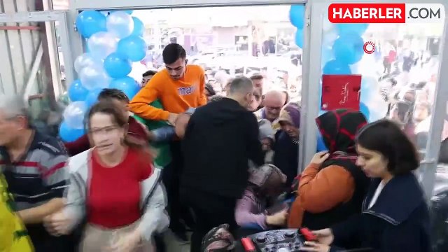 Kahramanmaraş'ta Giyim Mağazası Açılışında İzdiham