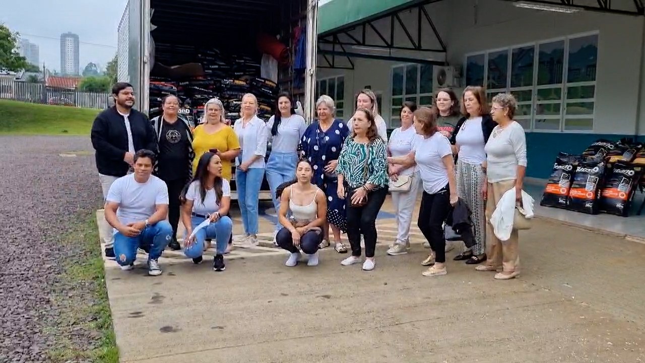 Grupo de amigas arrecada 4 toneladas de ração para pets