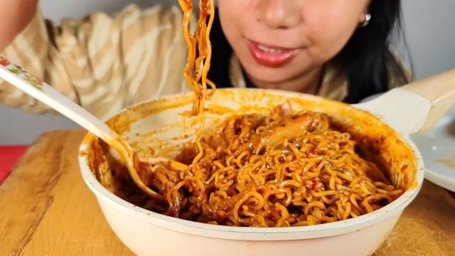 KOREAN NOODLES WITH INDIAN NOODLES RECIPE - SPICY NOODLES MUKBANG - MUSHROOM NOODLES RECIPE