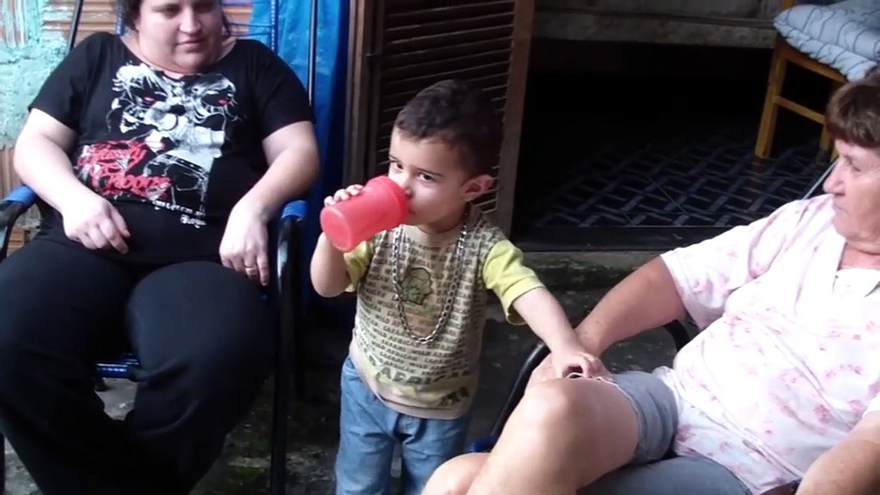 Alexandre na casa dos avós.