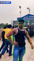 Reactions of Girls to Bodybuilder Physiques.