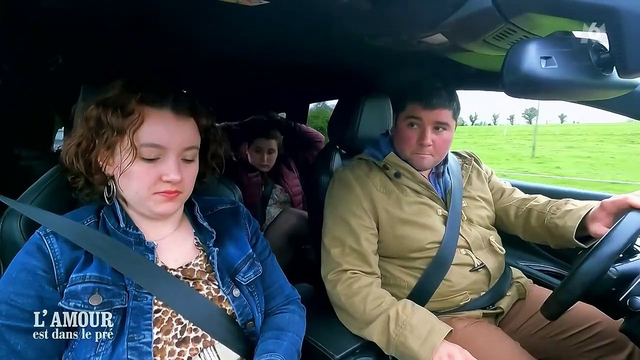 L'amour est dans le pré 2024 : le trajet en voiture de Valentin, Flavie et Ilona ne se passe pas comme prévu. L'agriculteur fait son choix et rend une prétendante folle de rage.