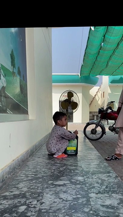 Baby lifted Weight upto 5 Kg with one hand | Masha-Allah | Umar lifted with one hand