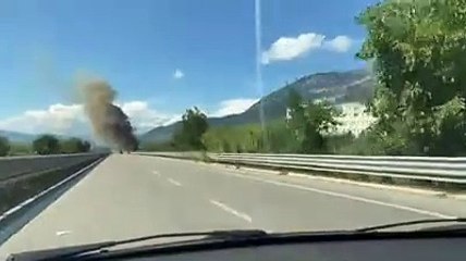 Incendio lungo la Statale 17 verso Sulmona