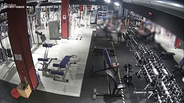 Un pugno in faccia poi la rincorre con spranga: l'aggressione della ragazza in palestra