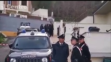 Tải video: Omicidio a Miglianico, la casa e primi rilievi dei carabinieri