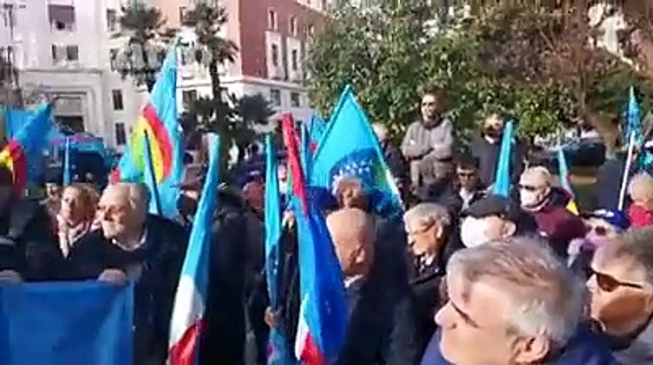 Pescara: la manifestazione regionale della UIL (video Giampiero Lattanzio)