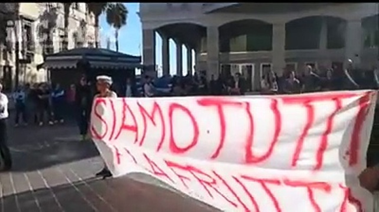 Maxi corteo contro il caro bollette, l'appello di commercianti, agricoltori, pescatori e sindaci