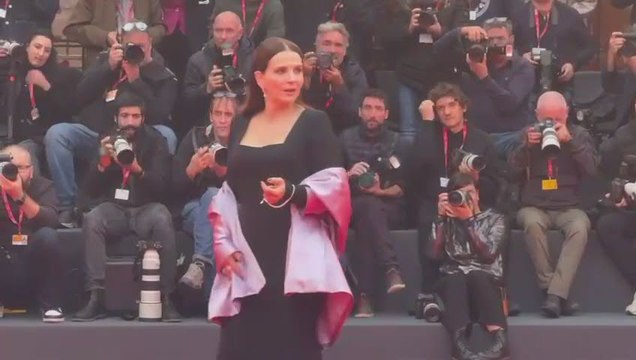 Festa del Cinema di Roma, red carpet in delirio per Ralph Fiennes e Juliette Binoche - Video