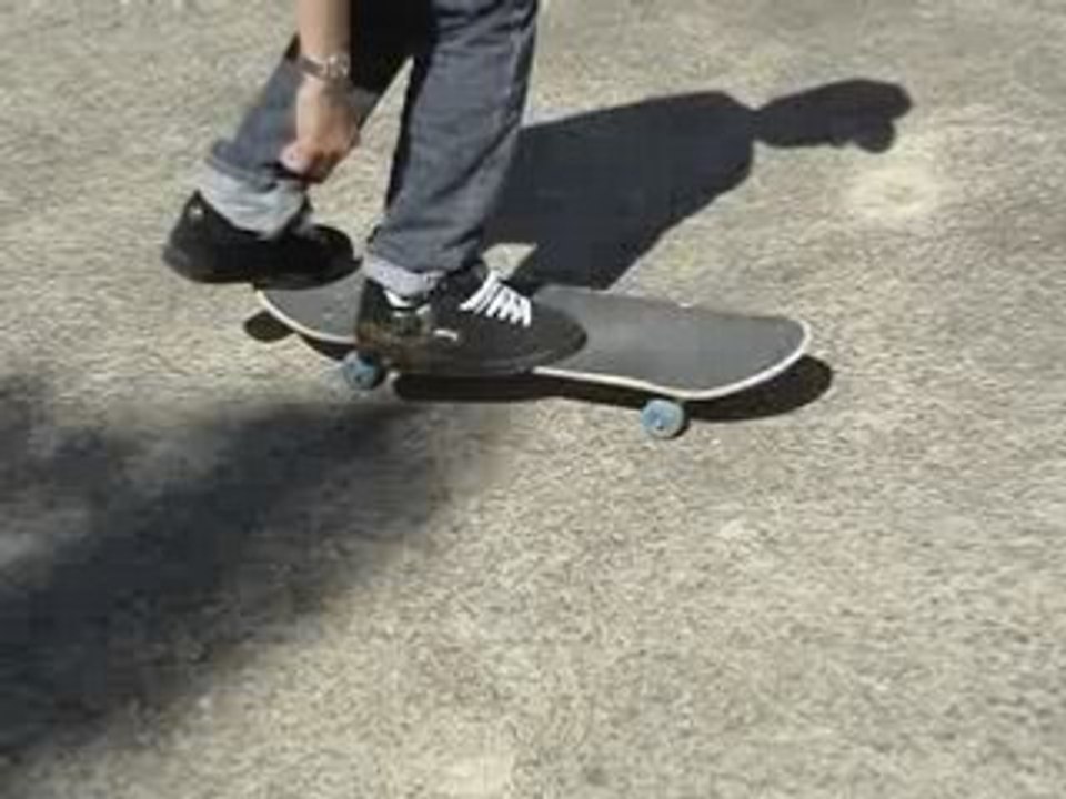 Varial Kickflip