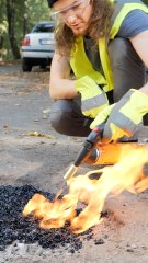 Road repair hero fixes pothole on the way home ⛏️