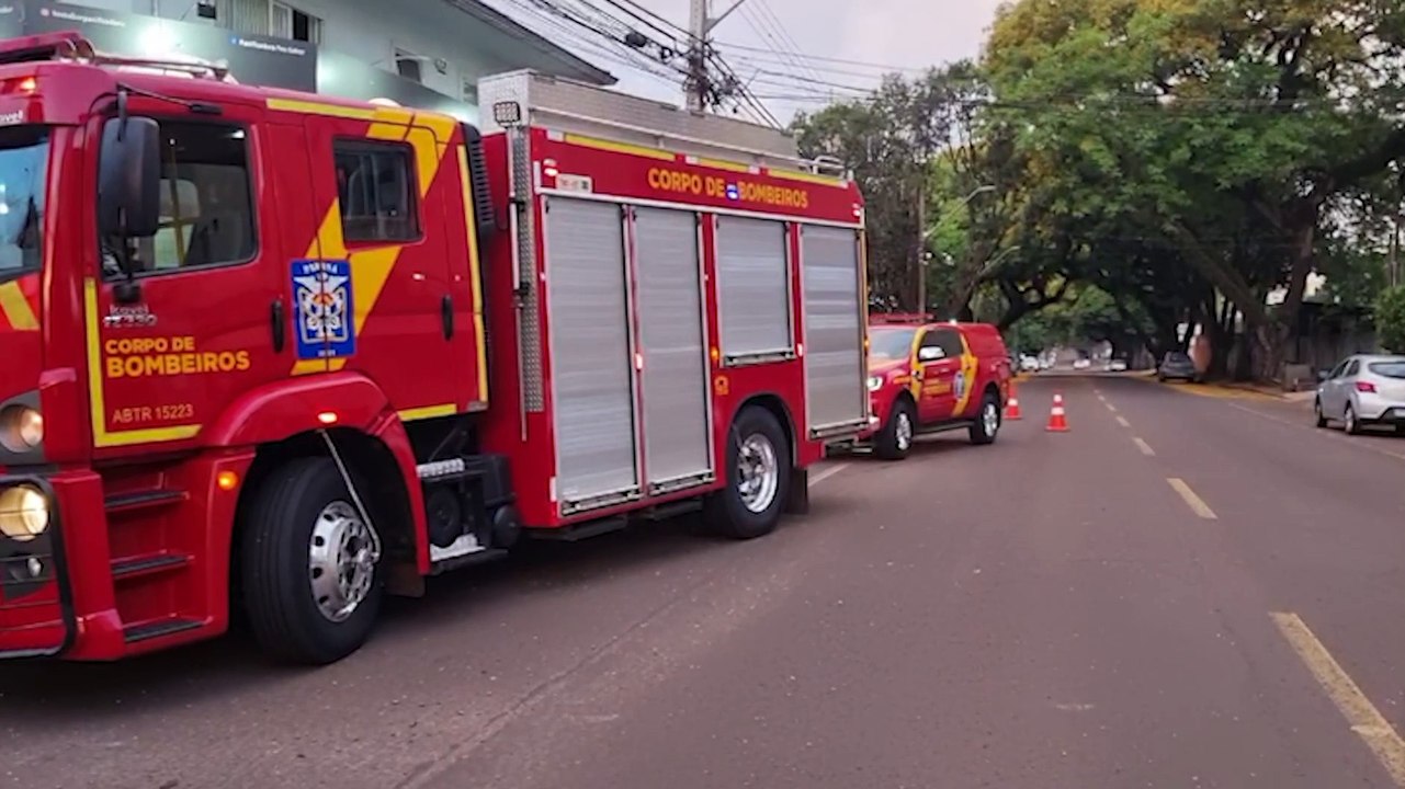 Corpo de Bombeiros combate incêndio em panificadora no Centro