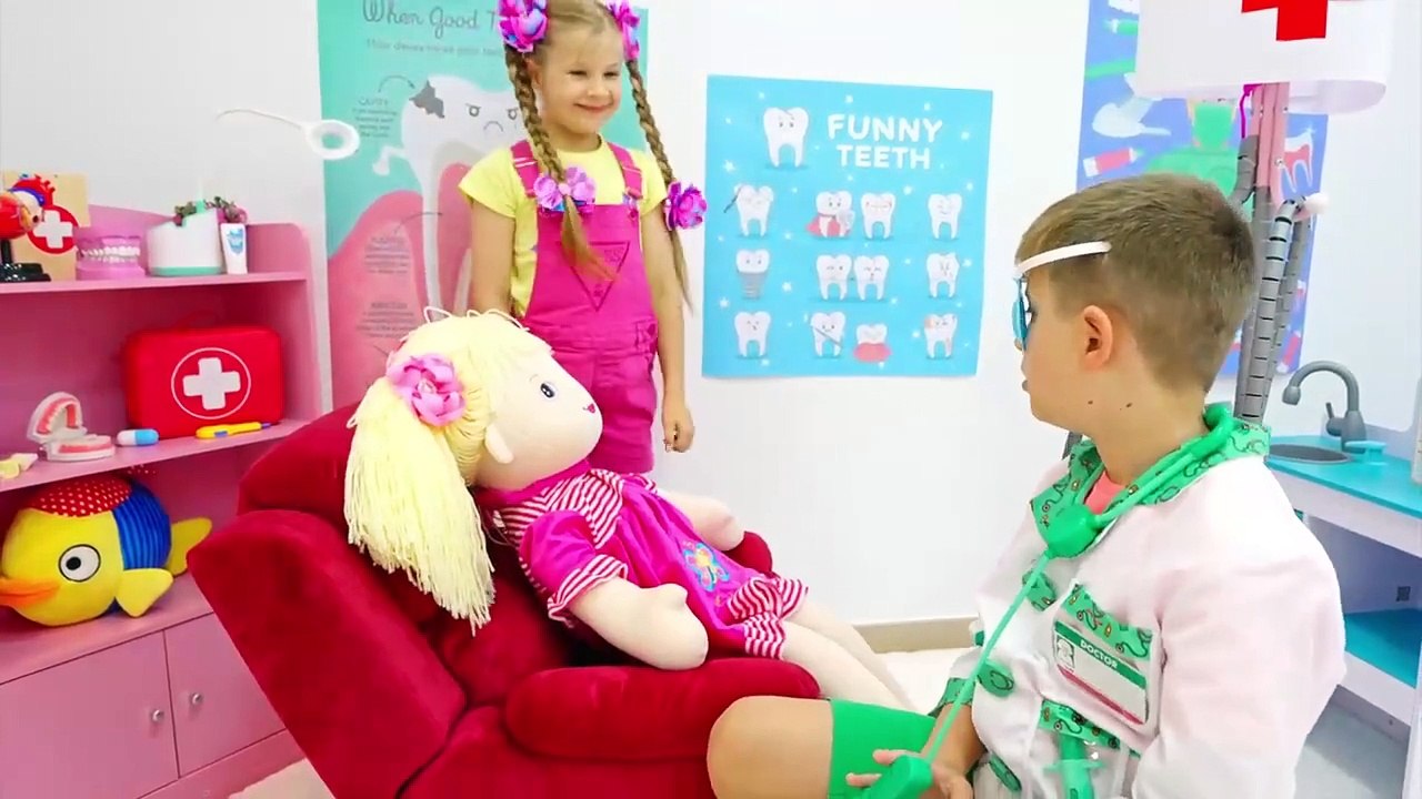 Diana and Mom visit the dentist - Brush your teeth story